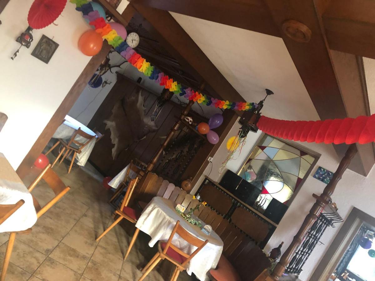Pension Restaurant Ewald Bischofsheim an der Rhön Esterno foto