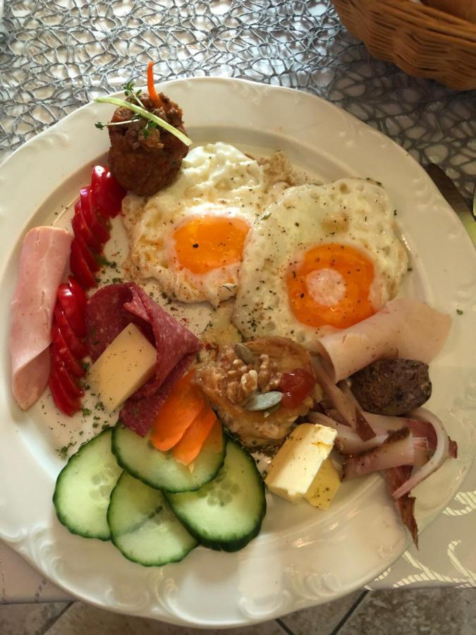 Pension Restaurant Ewald Bischofsheim an der Rhön Esterno foto